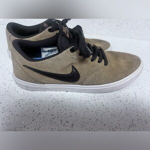 Nikes SB Men's size 7